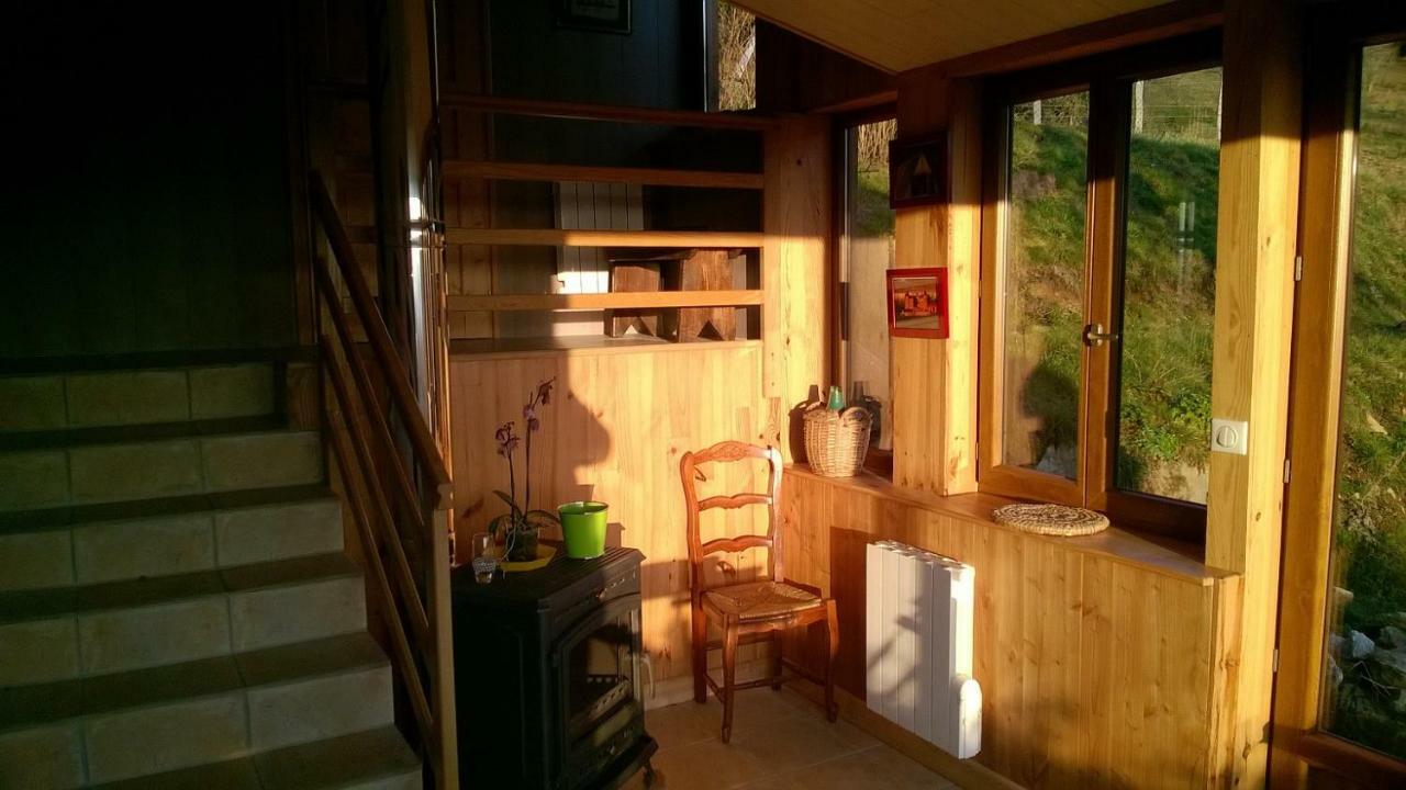 Gite " Oree Des Bois" Vertolaye Exteriör bild
