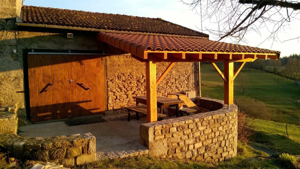 Gite " Oree Des Bois" Vertolaye Exteriör bild
